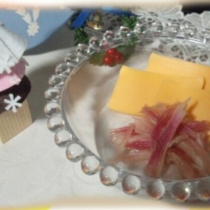 kuma*さん、こんばんは(*^^*)
綺麗なピンク色に仕上がり、美味しく出来て嬉しい♪です。我が家の定番になりそうです。美味しいレシピをありがとうございます♪